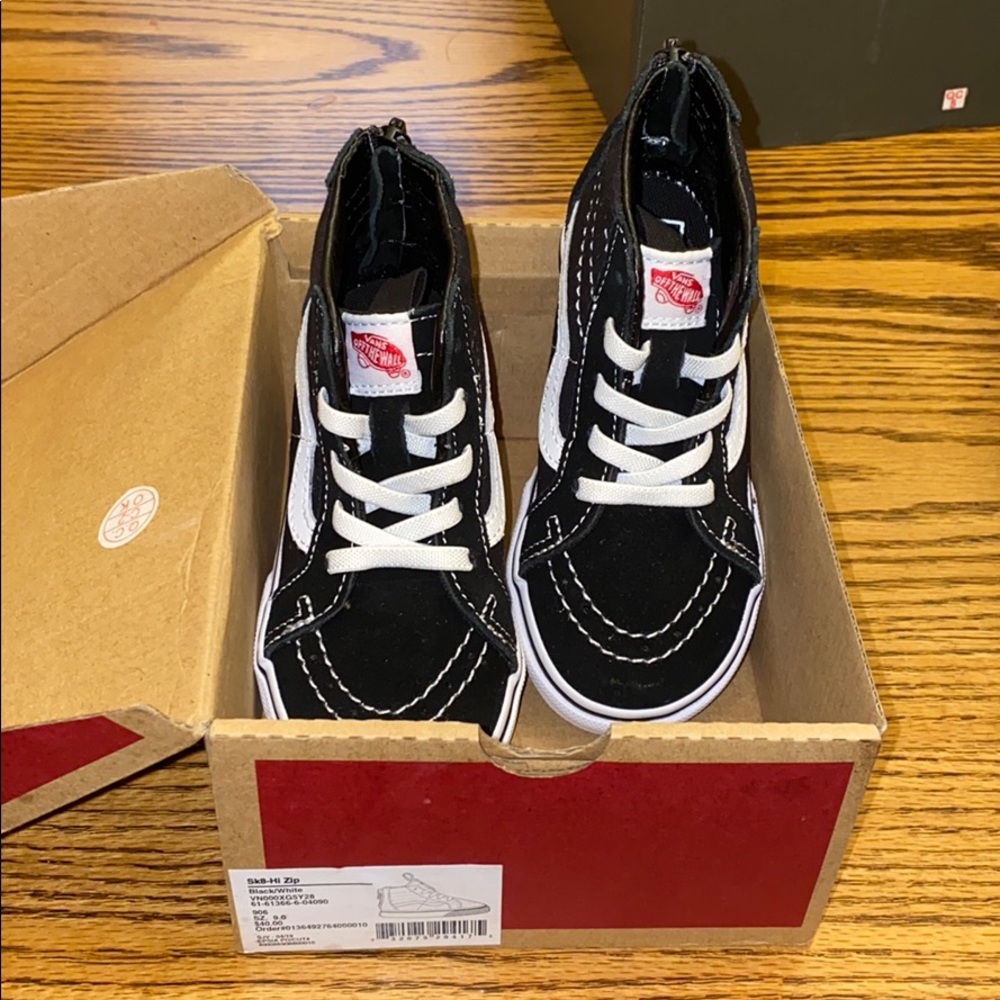 Size 9 vans. Never worn